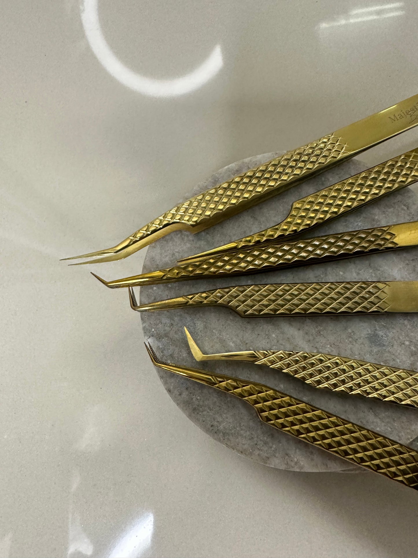 Eyelash tweezers