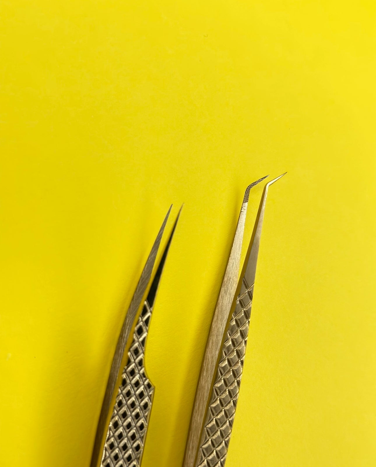 Eyelash tweezers